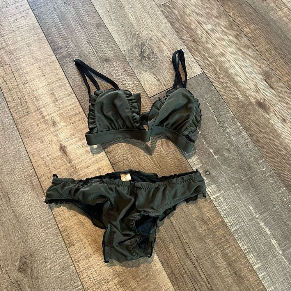 Solkissed
Vanessa Bikini Top Cactus Green bottoms size xs